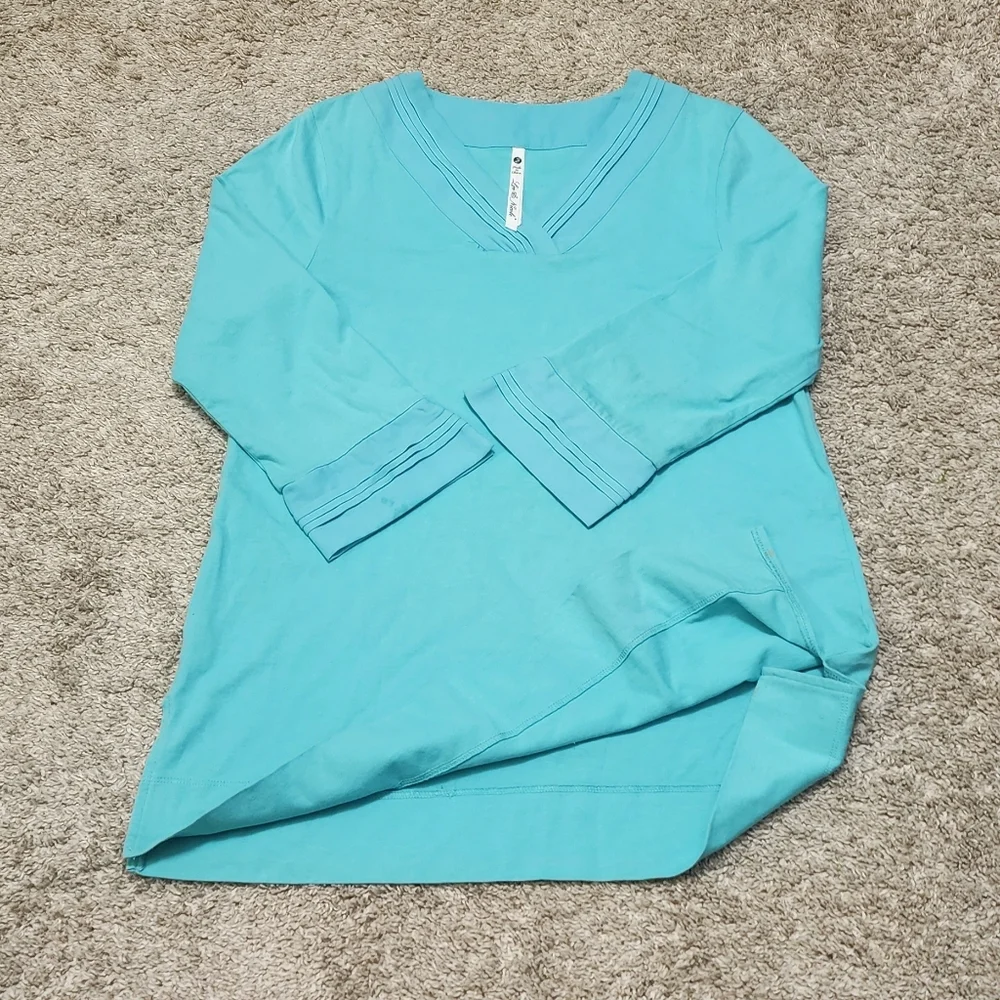 Leo & Nicole Turquoise V-Neck Tunic - Picture 4 of 8